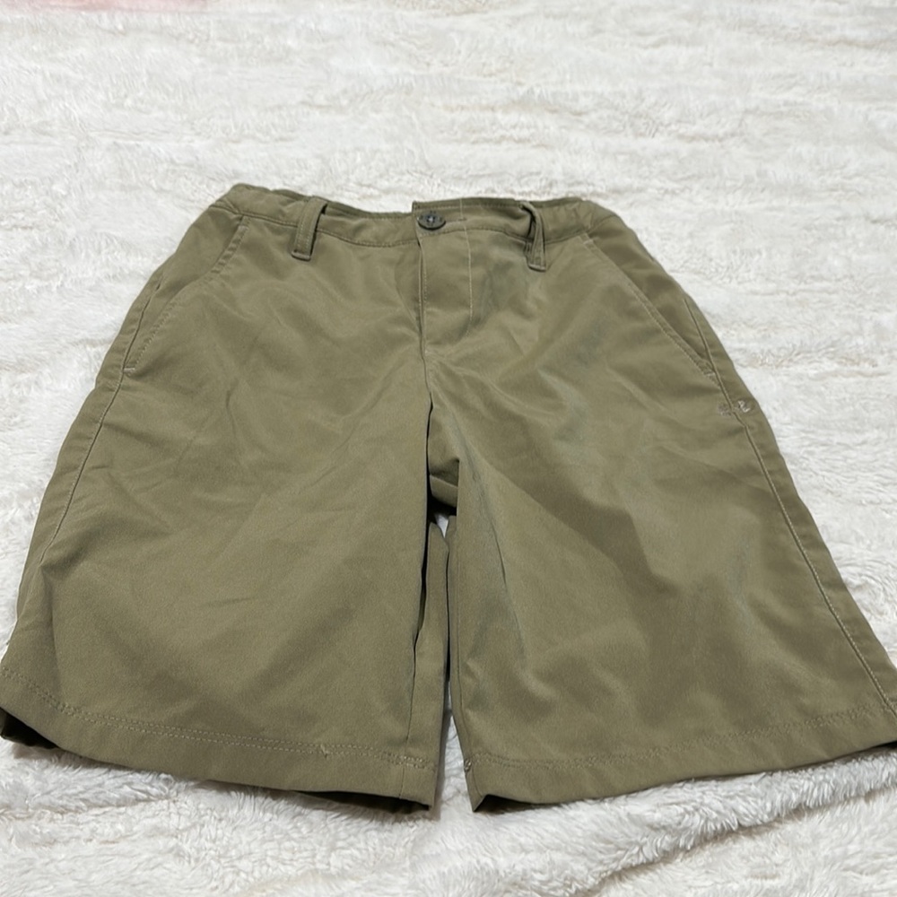 Under Armour golf shorts size medium